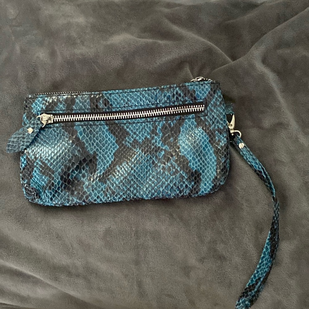 Vintage Chi faux blue and black snakeskin clutch